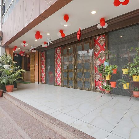 OYO 48230 Collection O Swarna Banquet BHU Rd Kakarmatha Exterior foto