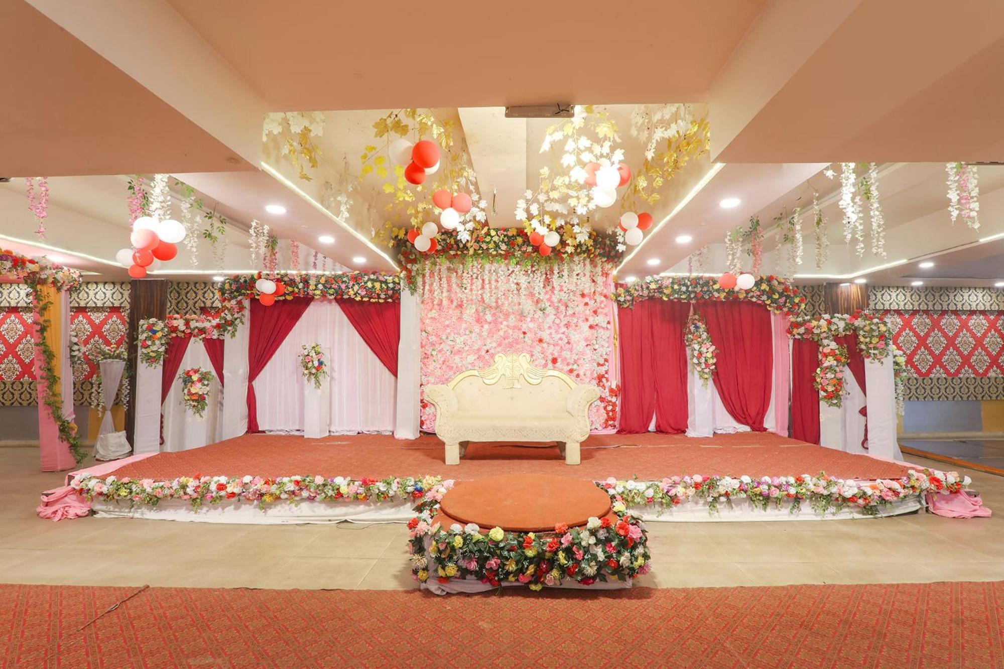 OYO 48230 Collection O Swarna Banquet BHU Rd Kakarmatha Exterior foto