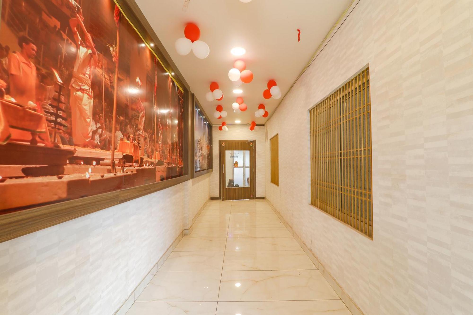 OYO 48230 Collection O Swarna Banquet BHU Rd Kakarmatha Exterior foto